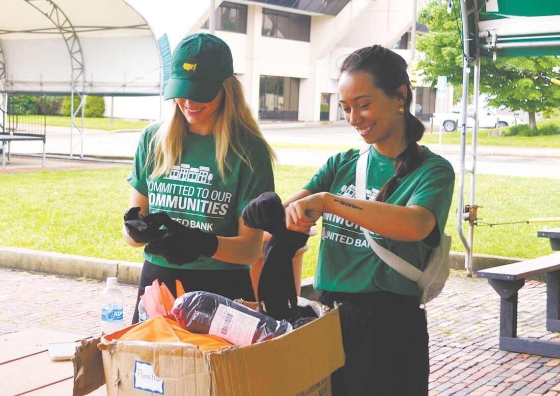 employee volunteers - community clean up